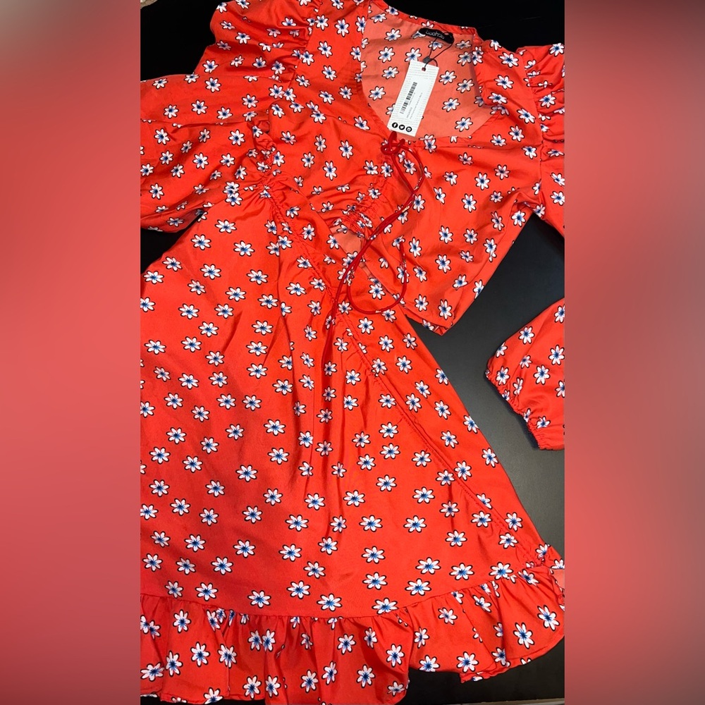 Boohoo Red Ditsy Floral Ruched Top & Skirt Size 6 NWT